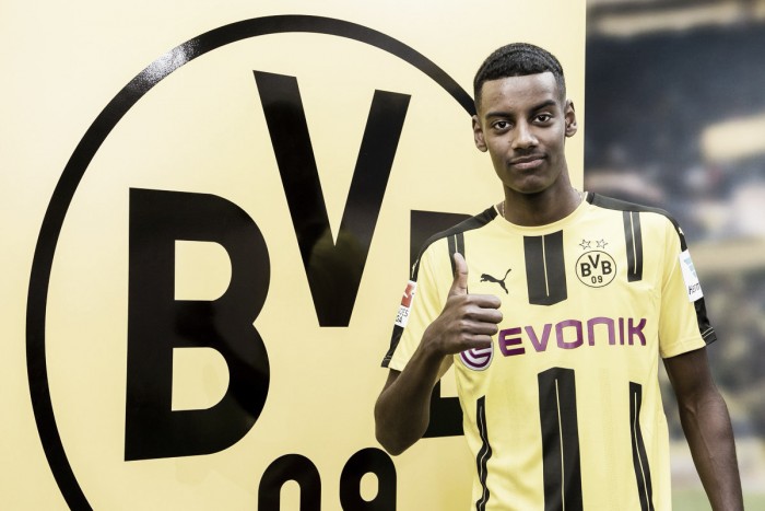 ¿Alexander Isak puede irse del Dortmund a préstamo?
