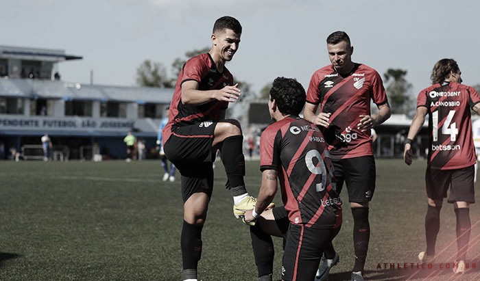 Athletico vence São Joseense e segue na liderança do Campeonato Paranaense