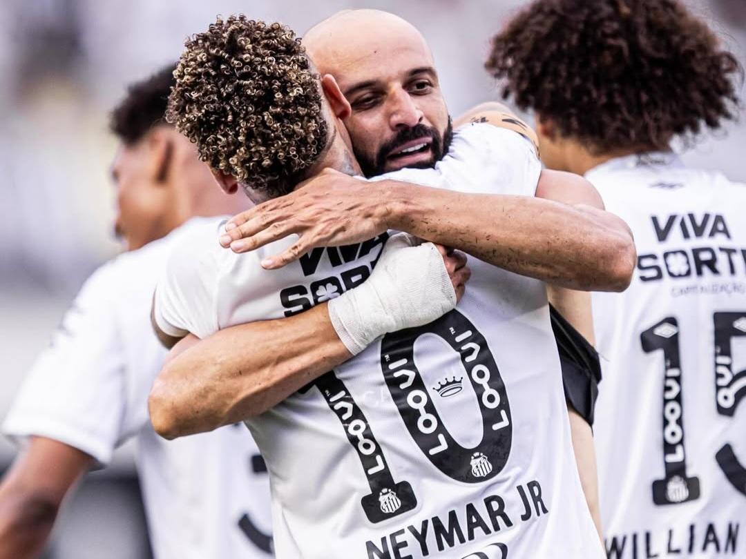 Thaciano vira herói improvável, Santos vence o Cruzeiro e garante permanência na Série A Thaciano vira herói improvável, Santos vence o Cruzeiro e garante permanência na Série A