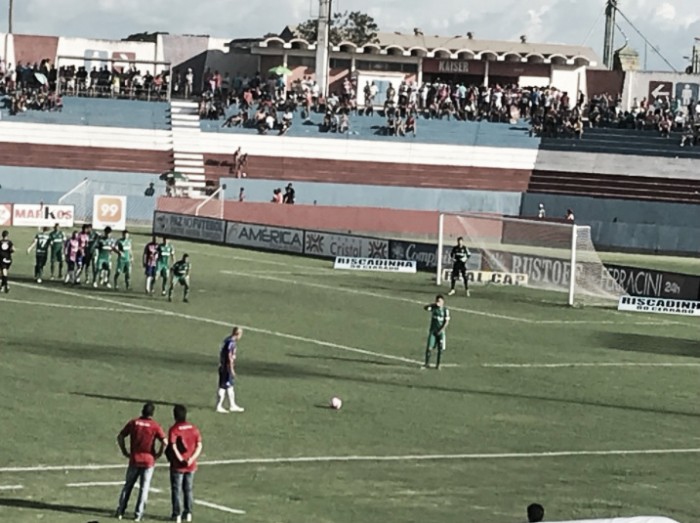 Goiás goleia o Itumbiara no estádio JK com dois gols de Júnior Viçosa