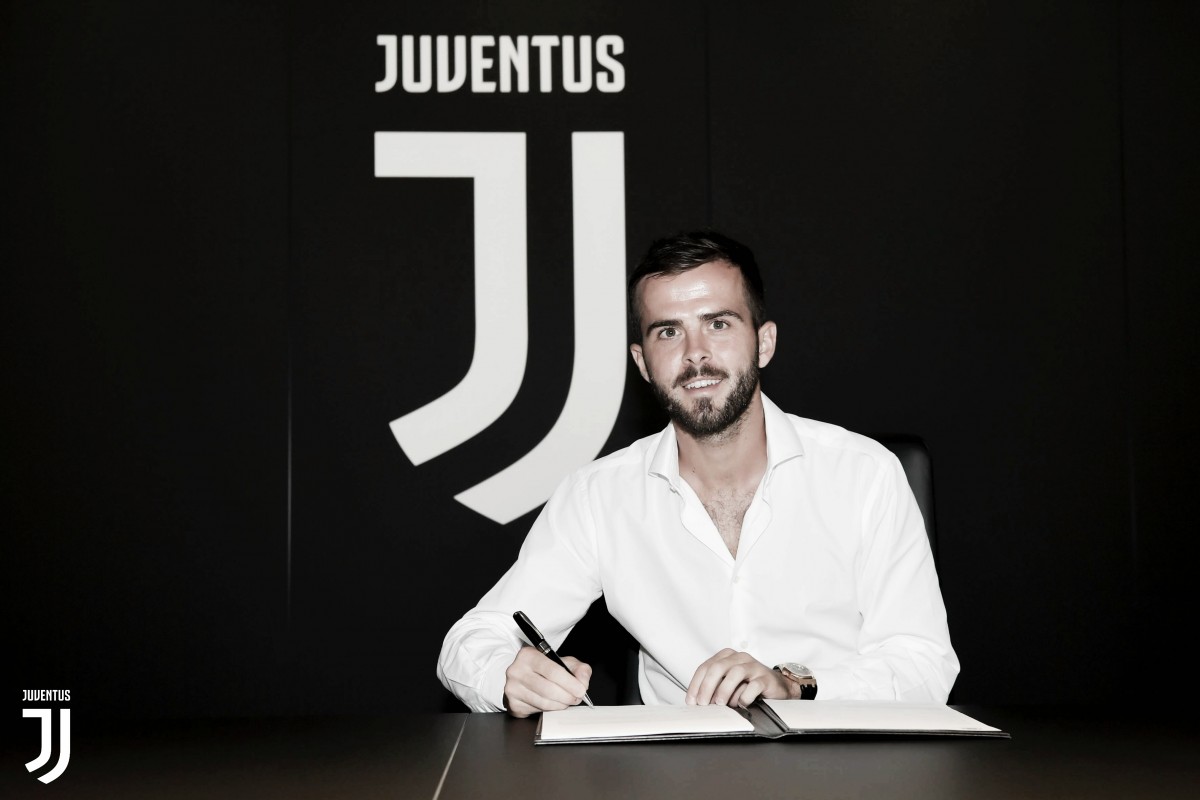 Assediado por gigantes europeus, Pjanic renova com Juventus até 2023