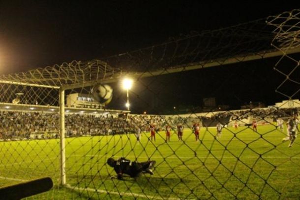 Jaílson brilha, Treze bate o CRB e segue vivo na Copa do Nordeste Jaílson brilha, Treze bate o CRB e segue vivo na Copa do Nordeste