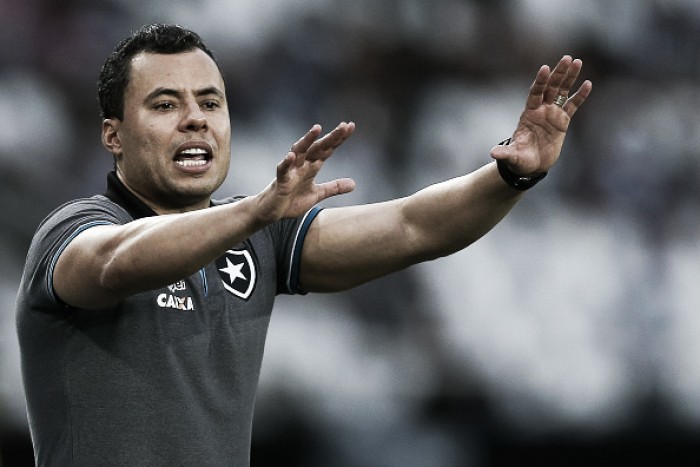 Jair credita fracasso do Botafogo à quantidade de jogos no ano: "Pagamos o preço por jogar 110%" Jair credita fracasso do Botafogo à quantidade de jogos no ano: "Pagamos o preço por jogar 110%"