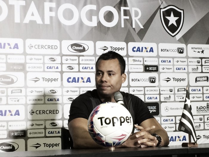 Jair lamenta performance do Botafogo após empate diante do Vasco