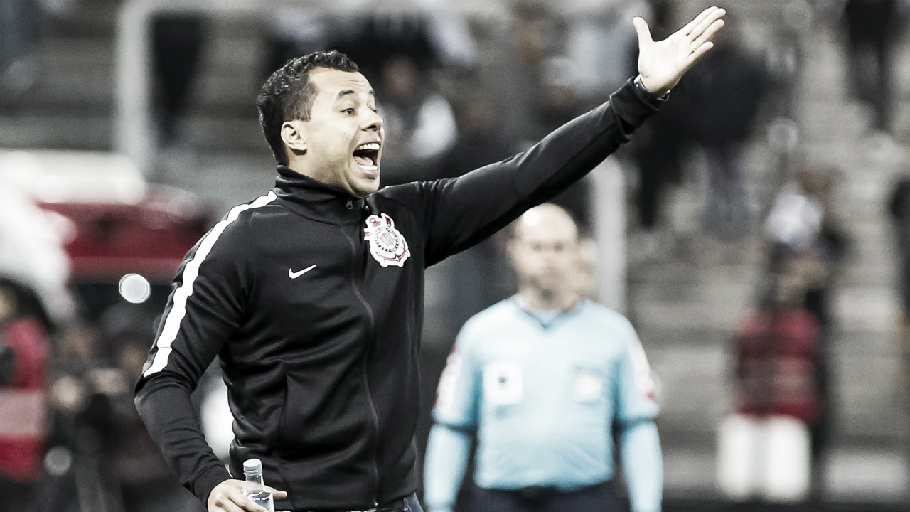 Jair Ventura pede reação do Corinthians após derrota: "Não adianta ficar lamentando" Jair Ventura pede reação do Corinthians após derrota: "Não adianta ficar lamentando"