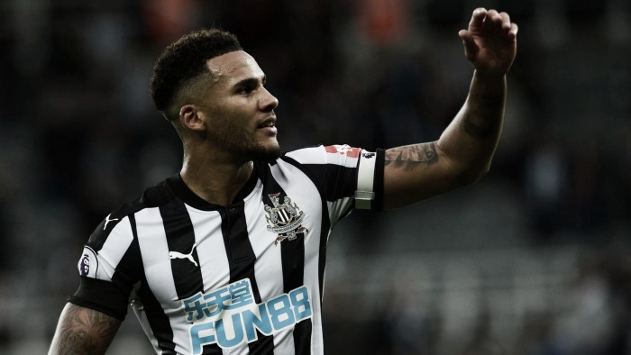 Newcastle ata a Jamaal Lascelles hasta 2023 Newcastle ata a Jamaal Lascelles hasta 2023