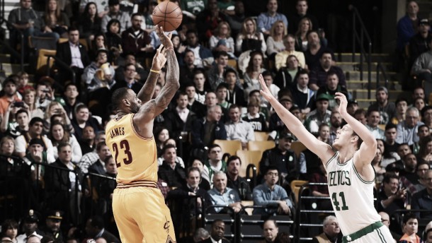 NBA - LeBron trascina Cleveland a Boston, i Lakers si impongono su Milwaukee