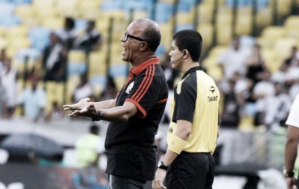 Mesmo beneficiado, Jayme aponta erros do árbitro: "Não tem qualidade para o clássico" Mesmo beneficiado, Jayme aponta erros do árbitro: "Não tem qualidade para o clássico"