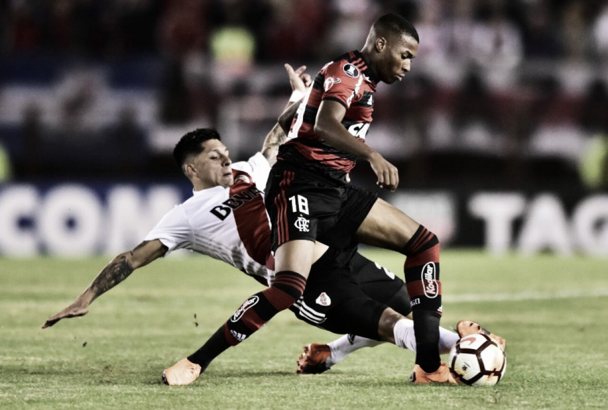Flamengo fica no empate com River Plate e se mantém em segundo lugar no Grupo 4 Flamengo fica no empate com River Plate e se mantém em segundo lugar no Grupo 4