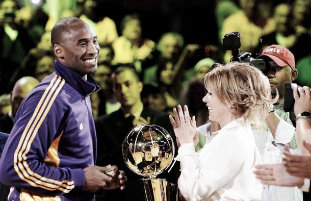 Jeanie Buss: "Me encanta Kobe Bryant. Creo que Los Angeles le ama"
