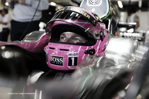 Jenson Button: "Si el tiempo está como hoy, el podio es posible"