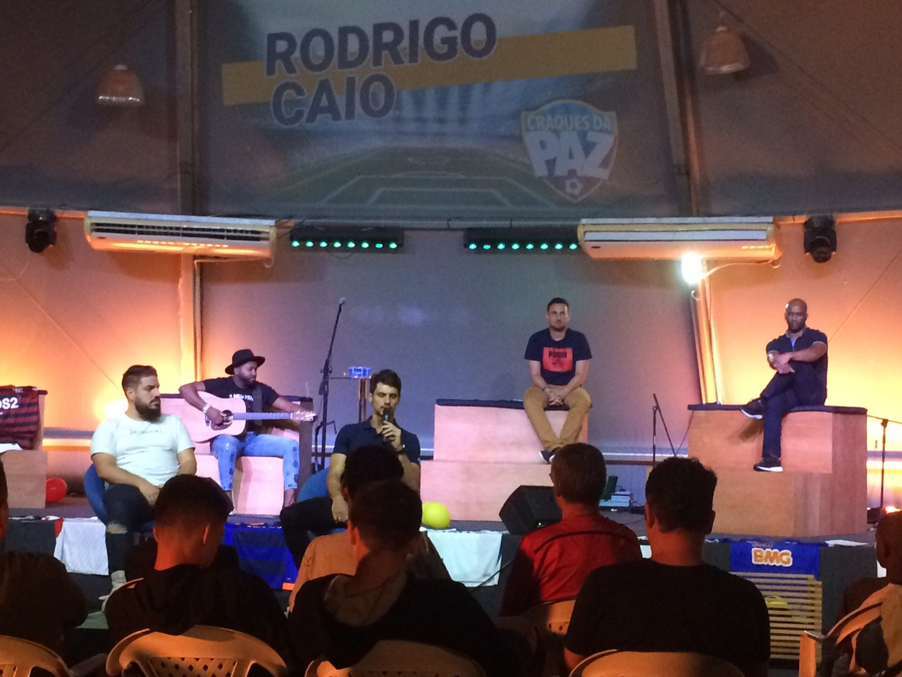 Rodrigo Caio comenta sobre escolha de jogar pelo Flamengo: "Melhor decisão da carreira" Rodrigo Caio comenta sobre escolha de jogar pelo Flamengo: "Melhor decisão da carreira"