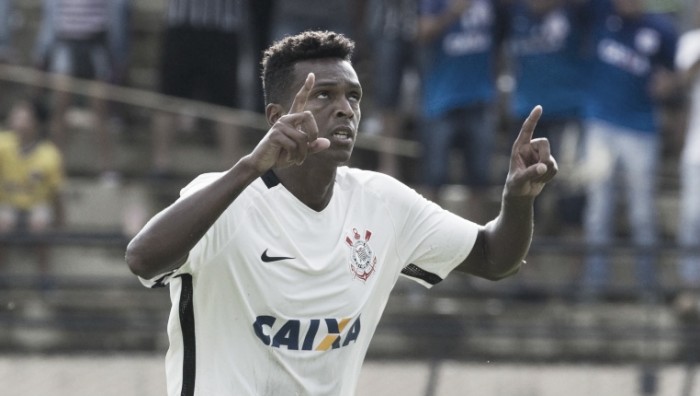 Corinthians vence o Botafogo e dispara na liderança do Brasileirão