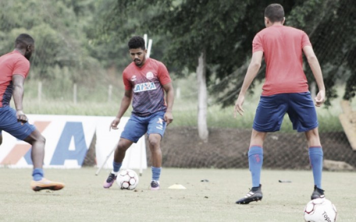 Waldemar Lemos ensaia quatro mudanças no Náutico para jogo contra o Ceará