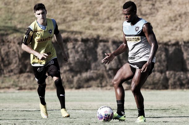 Dedicado nos treinamentos, Jobson vem reconquistando seu espaço no Botafogo