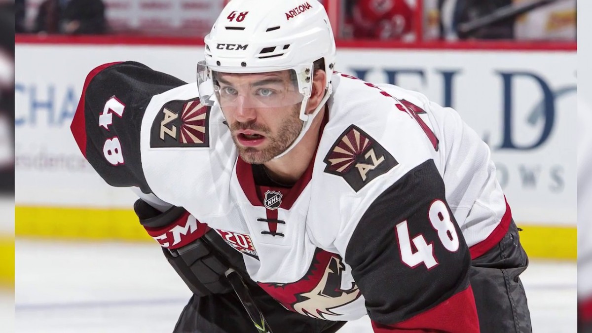 Arizona Coyotes trade Jordan Martinook in exchange for Marcus Kruger