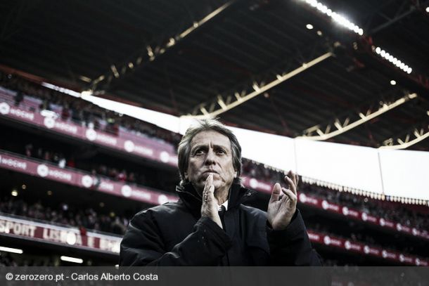 La presión de Benfica ahoga a Vitoria de Guimaraes