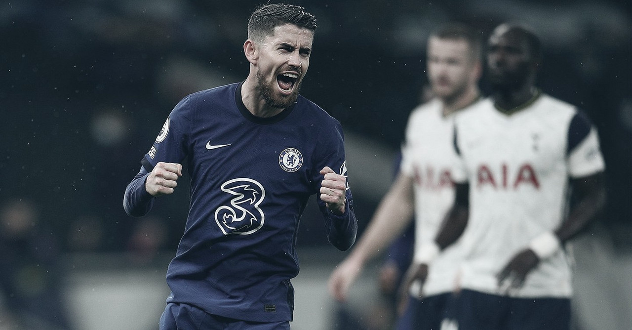 Jorginho marca, e Chelsea busca empate com o Manchester United no