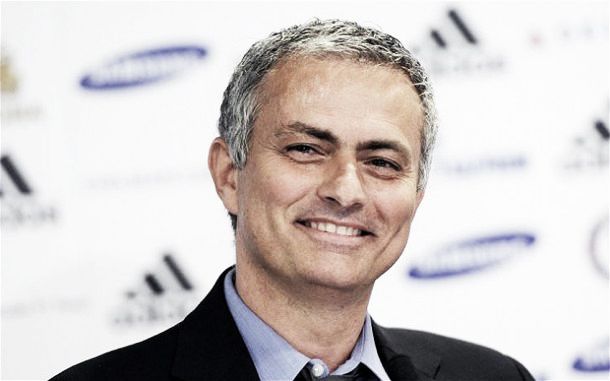Jose Mourinho extends Chelsea contract