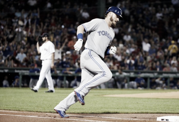 Donaldson, Hernández lead offensive outburst as Blue Jays top Red Sox