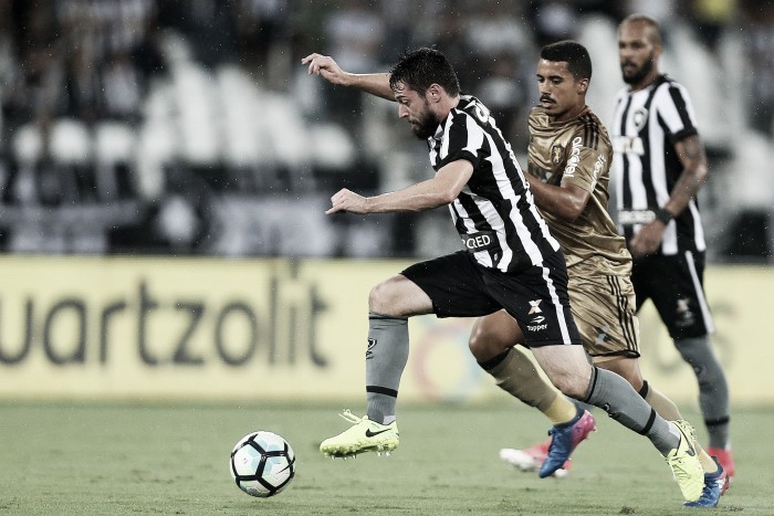 Botafogo recebe embalado Sport em confronto direto por vaga no G-6