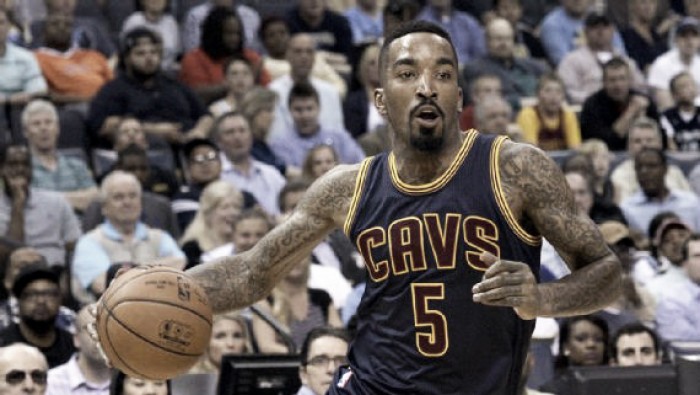 Nba, J.R. Smith fuori oltre tre mesi. Anche Lillard e Belinelli k.o.