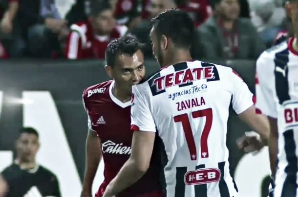 Juan Arango morde adversário e é suspenso por dois jogos no México