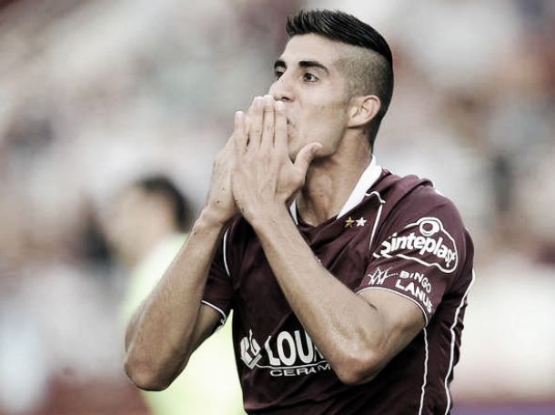 Lanús consiguió su primera victoria y hundió a Vélez Lanús consiguió su primera victoria y hundió a Vélez