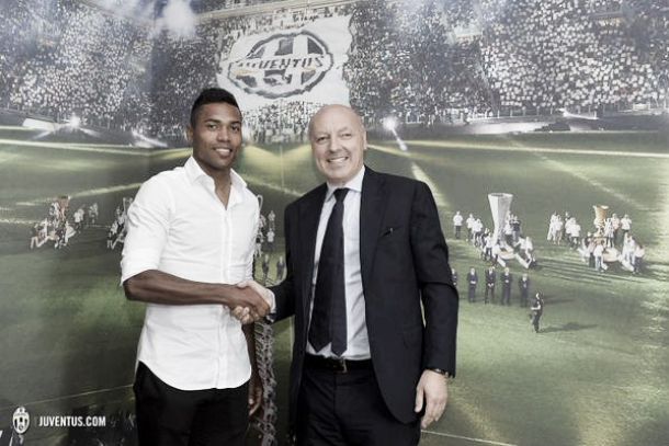 Juventus confirm Alex Sandro signing
