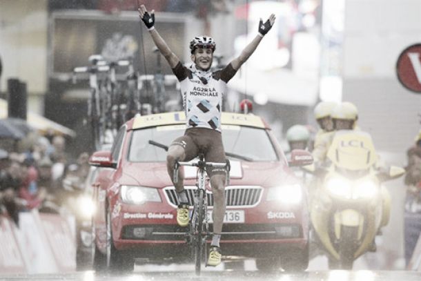 Kadri vence entre la niebla y Contador hace estallar la tormenta