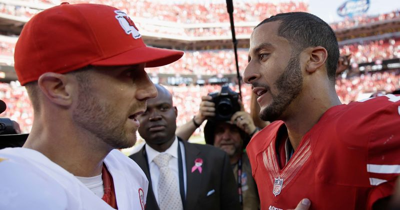 Alex Smith still can't believe Colin Kaepernick "isn't playing"