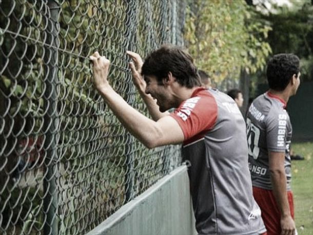 Kaká pode jogar diante do Goiás, mas diretoria quer estreia no Morumbi