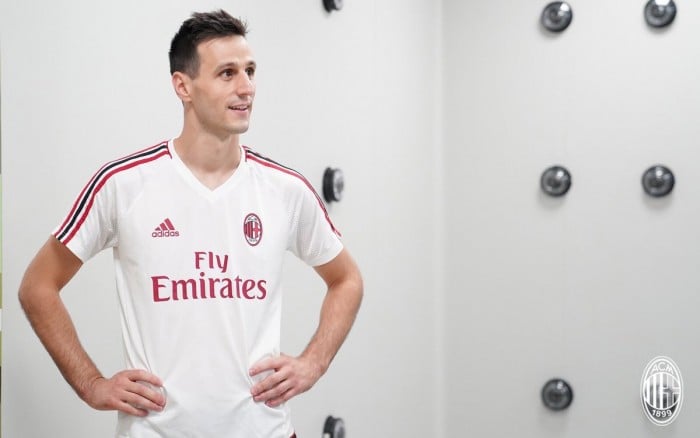 Milan, UFFICIALE l'arrivo di Kalinic in prestito con obbligo di riscatto. Fassone: "Rosa completa"