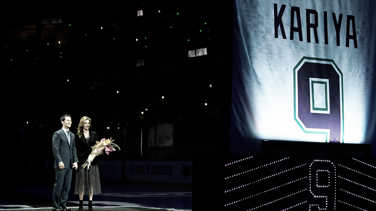 Los Ducks retiraron el número 9 del legendario Paul Kariya
