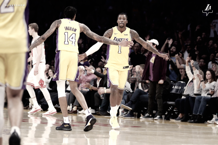 Los Lakers remontan a los jóvenes Bulls y se ubican en playoffs