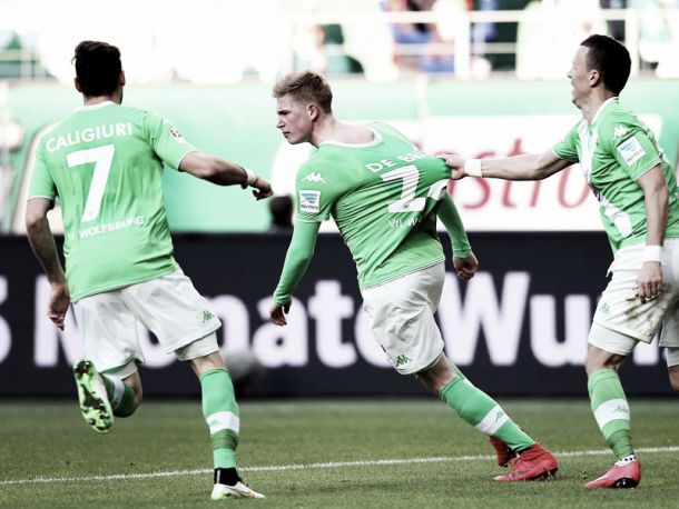 VfL Wolfsburg 1-1 FC Schalke 04: De Bruyne saves hosts