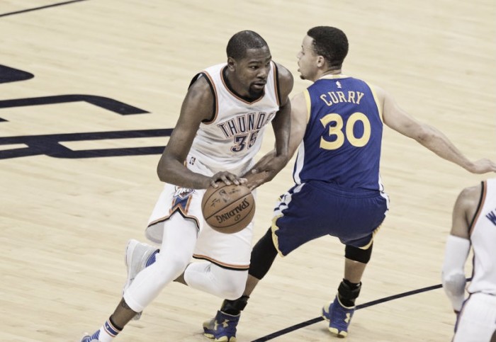 Kevin Durant firma con los Golden State Warriors