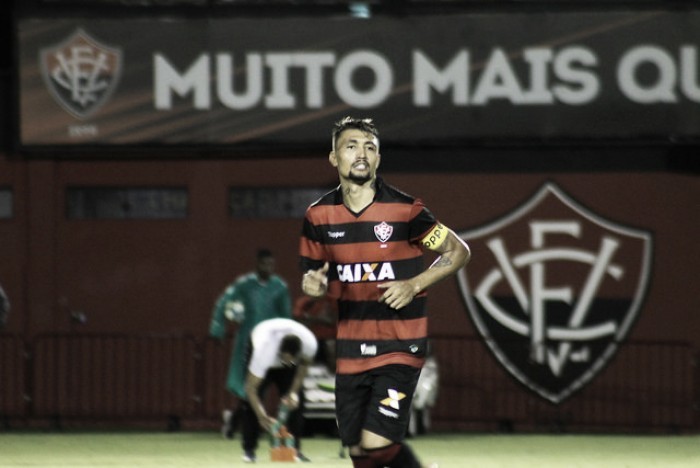 Botafogo faz nova proposta, agrada Vitória e negociação por Kieza pode ser concluída em breve