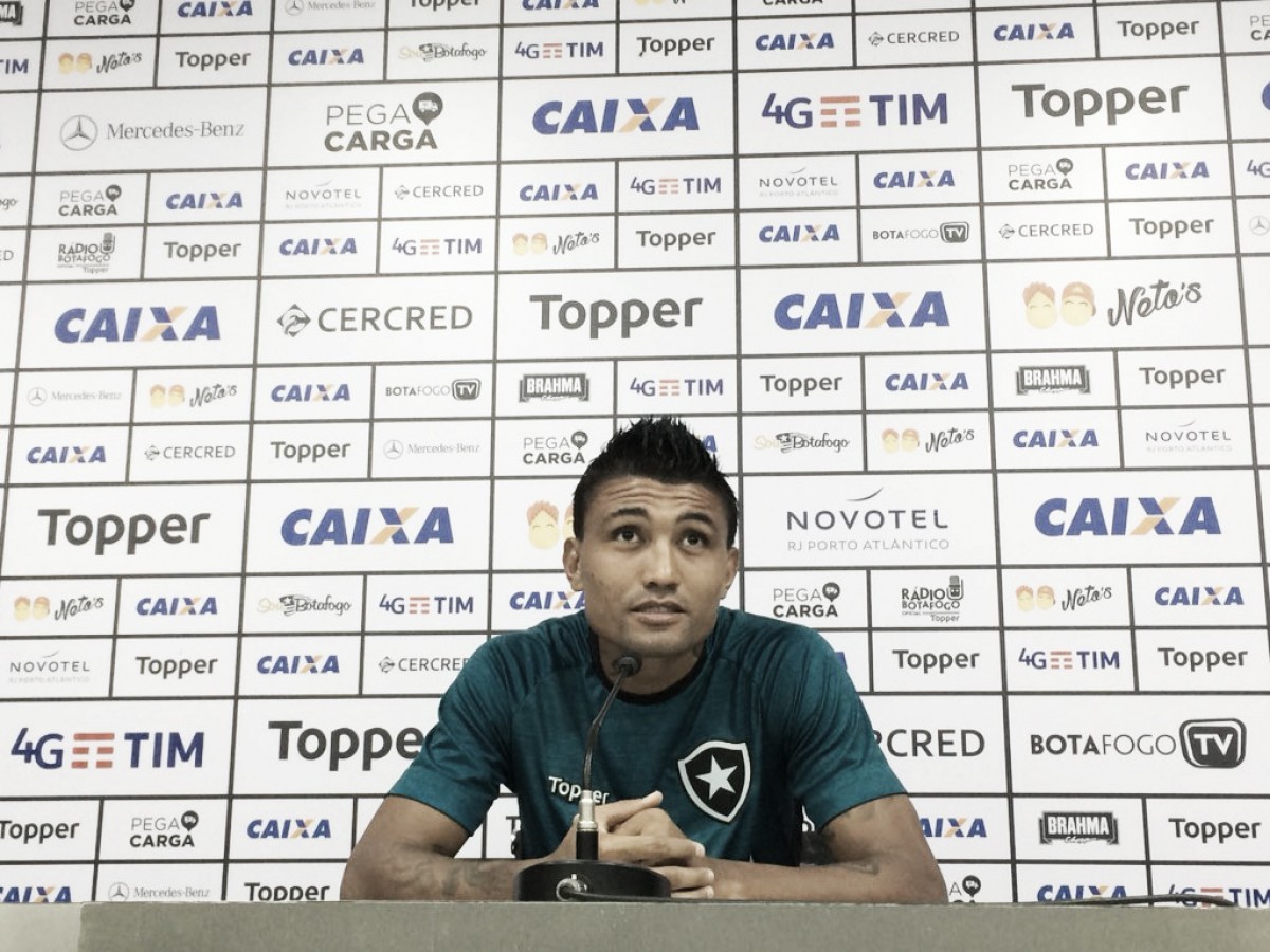 Ex-Bahia e Vitória, Kieza lamenta confusão em clássico, mas defende Vinícius: "Futebol está chato"