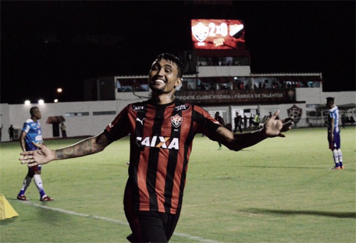 Kieza exalta triunfo contra Corinthians e rechaça críticas ao elenco: “É preciso mais respeito” Kieza exalta triunfo contra Corinthians e rechaça críticas ao elenco: “É preciso mais respeito”