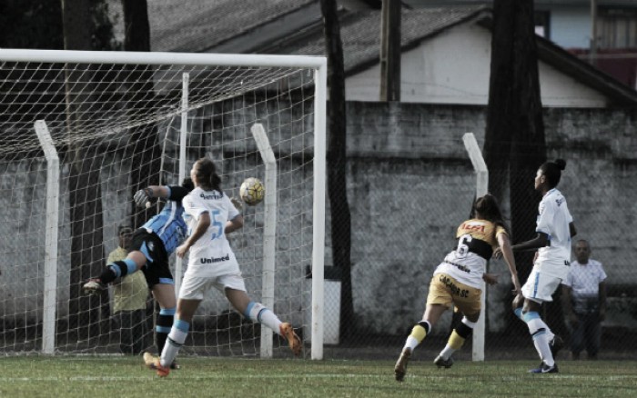 Kindermann vence e deixa Grêmio próximo à zona da degola no Brasileiro Feminino