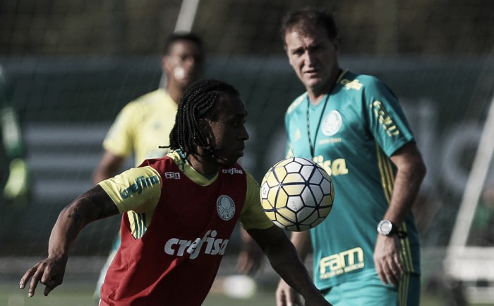 Com Arouca de volta ao time, Cuca confirma relacionados para enfrentar Corinthians