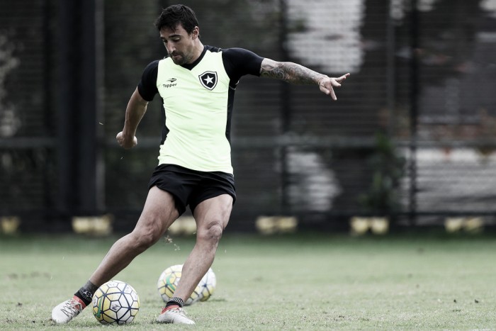 Com time titular indefinido, Botafogo encerra preparação para jogo contra Chapecoense