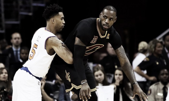 LeBron James faz triplo-duplo e Cavaliers derrota Knicks na estreia da NBA