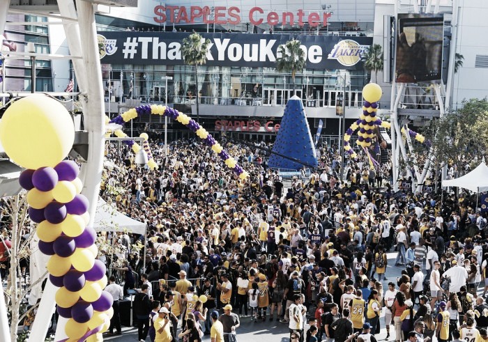 Los Angeles Lakers fans say goodbye to their hero