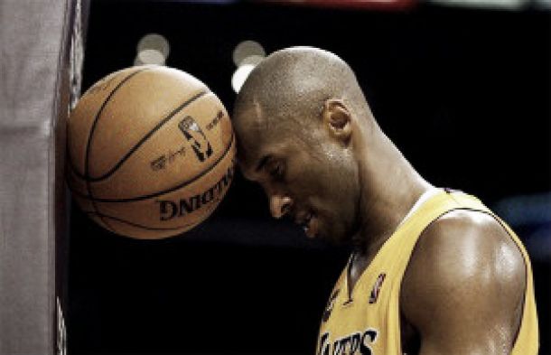 Kobe Bryant si ferma ancora: stagione finita?