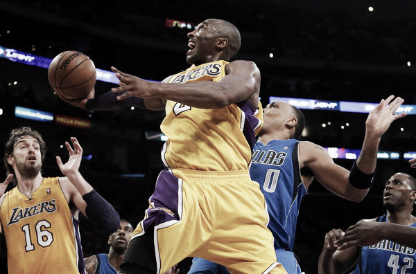 Los Lakers ganan con triple-doble de Kobe y los Knicks se imponen en Miami