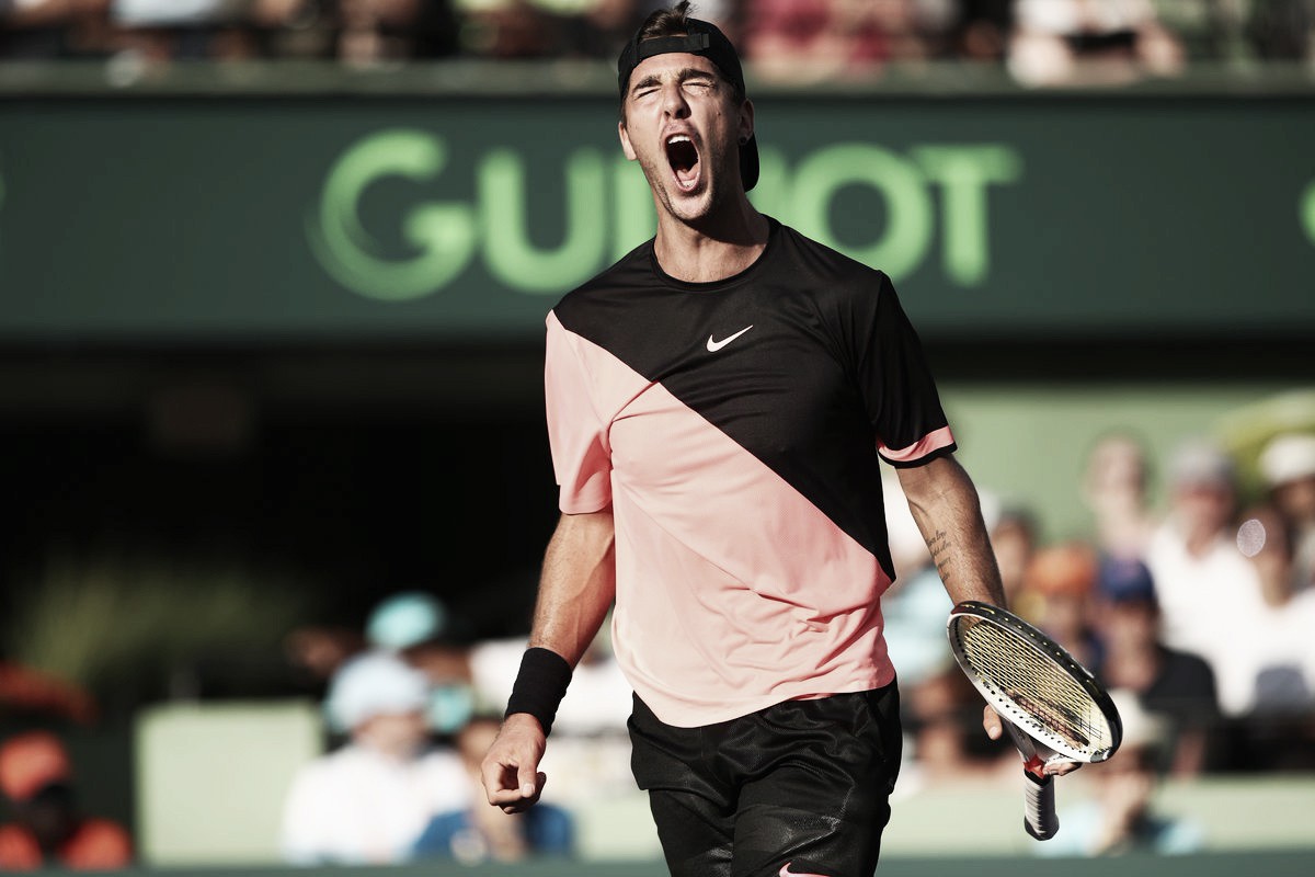 Kokkinakis surpreende e elimina Federer na estreia em Miami Kokkinakis surpreende e elimina Federer na estreia em Miami