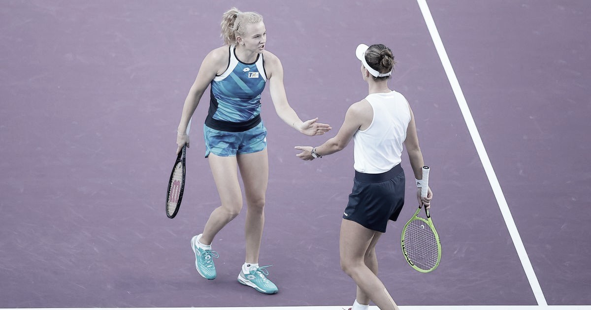 Krejcikova/Siniakova dominam Hsieh/Mertens no WTA Finals; Guarachi/Krawcyzk viram