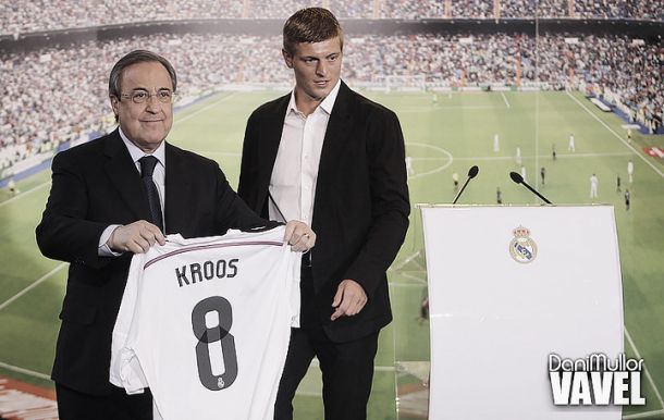 Toni Kroos en la pizarra de Ancelotti
